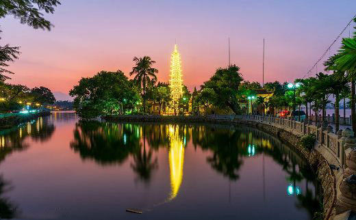 Tran-quoc-pagoda-hanoi-vietnam-3